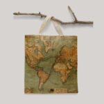 ساک خرید پارچه ای طرح نقشه جهان وینتیج سبز مپگرد