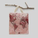 ساک خرید پارچه ای طرح نقشه جهان صورتی مپگرد