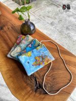 کیف مدارک گردنی مخفی طرح نقشه جهان آبی