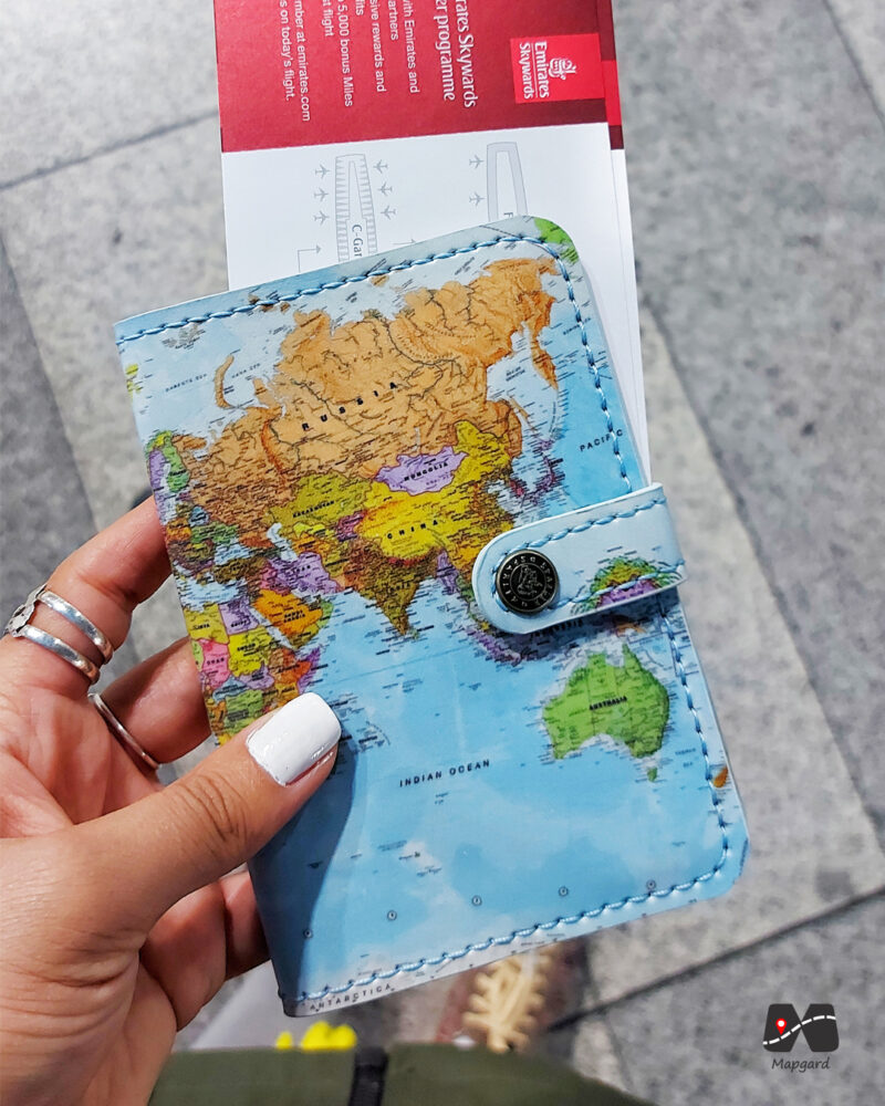 جلد پاسپورت و شناسنامه طرح نقشه جهان آبی