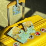 ست کاور پاسپورت تگ چمدان و جاکارتی طرح نقشه جهان آبی