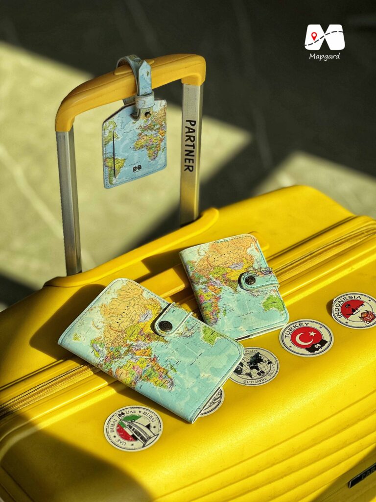 ست کاور پاسپورت تگ چمدان و جاکارتی طرح نقشه جهان آبی