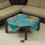 رومیزی مربع طرح نقشه جهان سبز آبی