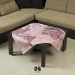 رومیزی مربع طرح نقشه جهان صورتی