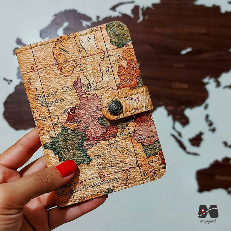 کاور پاسپورت طرح نقشه جهان قدیمی