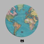 زیر لیوانی چوبی طرح نقشه جهان سبز آبی